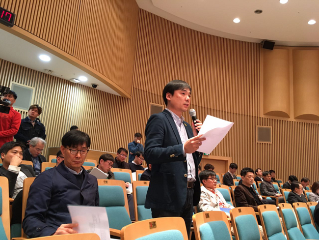 윤창현 전국언론노조 SBS본부장이 24일 열린 제27기 SBS 정기주주총회에서 발언을 하고 있다.