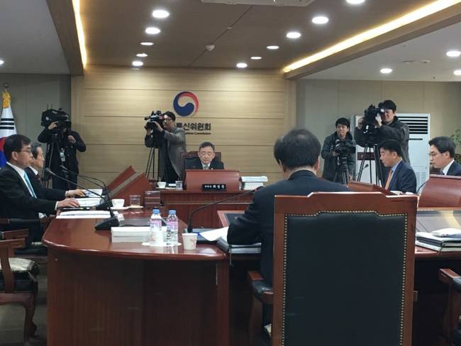 방송통신위원회는 24일 경기 정부과천청사에서 전체회의를 열고 종편 3사에 대한 재승인 심사 결과를 의결했다.