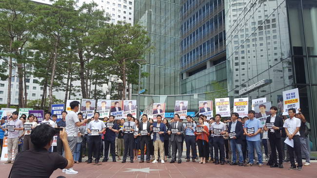 81명의 MBC 기자들이 11일 오전11시 서울 상암동 MBC 사옥 앞에서 기자회견을 열고 제작거부를 선언했다.