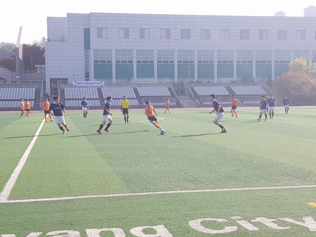 한국경제신문과 뉴스1의 경기 장면.