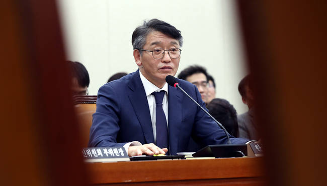  24일 서울 여의도 국회에서 진행된 과학기술정보방송통신위원회 전체회의에서 고대영 KBS사장이 의원 질의에 답변하고 있다. (뉴시스) 