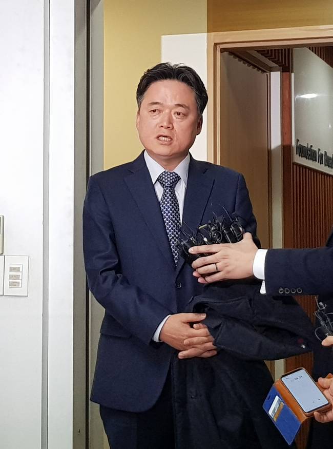 7일 서울 여의도 방송문화진흥회에서 열린 최종 면접을 끝내고 발언하는 최승호 사장 내정자의 모습. 