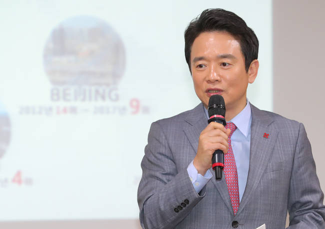  13일 오전 서울 여의도 국회 의원회관 제2소회의실에서 열린 광역서울道 형성과 수도권 규제혁신 토론회에 참석한 남경필 경기지사가 기조발제를 하고 있다.(뉴시스) 