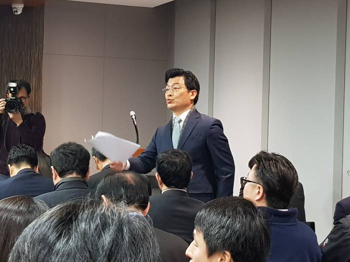 노종면 기자를 비롯한 YTN조합원들에게 퇴진 요구를 받고 있는 유재웅 기획조정실장.  