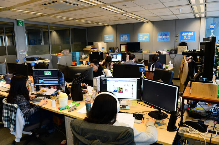 서울 목동 SBS 사옥 19층에 위치한 디지털뉴스랩 사무실 전경. 기존 뉴미디어국 사무실을 그대로 이어받았다. 