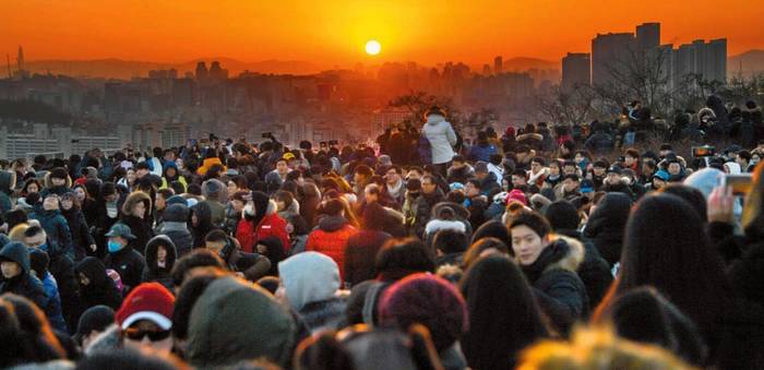 한국일보 2일자 1면 사진. 