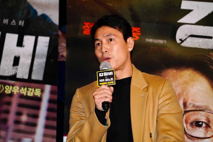 4일 서울 영등포구 영등포 CGV 스타리움관에서 열린 새노조 조합원들과의 대화에서 발언하는 배우 정우성. 