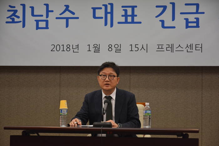 최남수 YTN 사장이 8일 프레스센터에서 노사 합의와 보도국장 지명 등에 대해 입장을 밝히고 있다. (김달아 기자) 