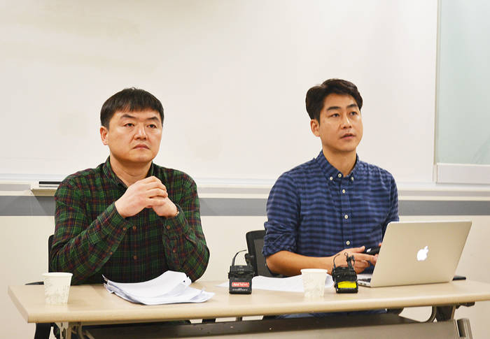 박진수 언론노조 YTN지부장(왼쪽)과 권준기 사무국장이 8일 언론노조 사무실에서 최 사장의 주장을 정면 반박하며 “노조는 단 한 번도 인사권을 내놓으라고 한 적 없다”며 “최 사장이 노사합의를 일방적으로 파기한 것”이라고 밝혔다.  