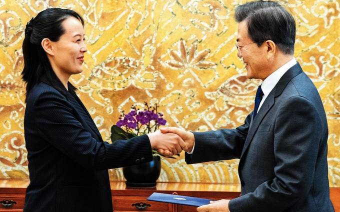 경향신문 12일자 1면 사진. 