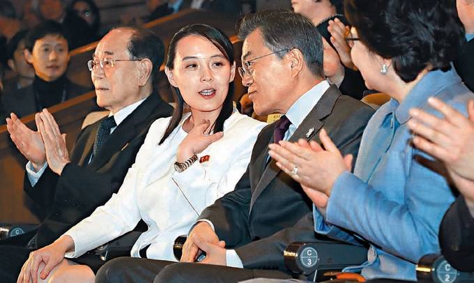 동아일보 12일자 1면 사진. 