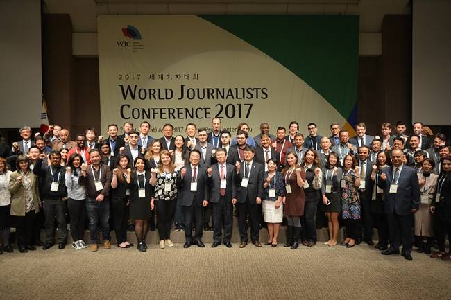 한국기자협회가 주최하는 ‘2018 세계기자대회’가 3월4~11일 열린다. 사진은 작년 4월3일 에 열린 ‘2017 세계기자대회’ 개막식 장면.  