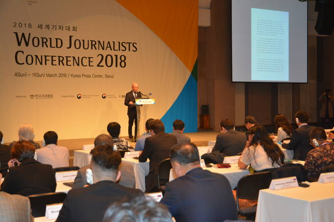 이효성 방송통신위원장이 5일 오전 서울 중구 한국프레스센터에서 열린 '2018 세계기자대회'에 참석해 기조연설을 하고 있다. 