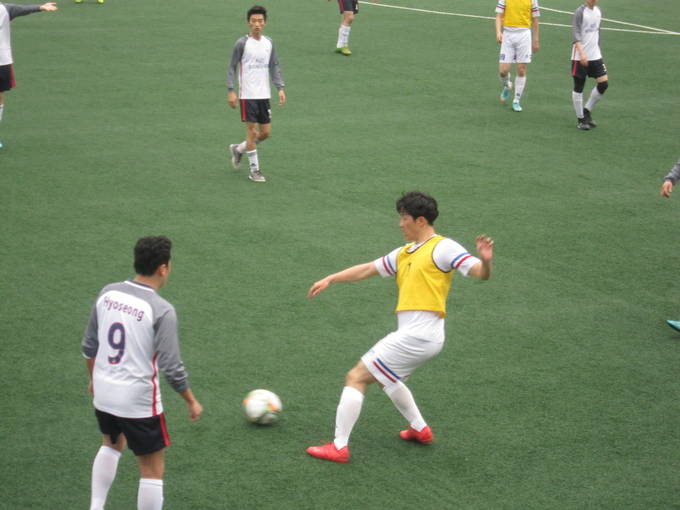 동아일보와 매일경제 경기. 