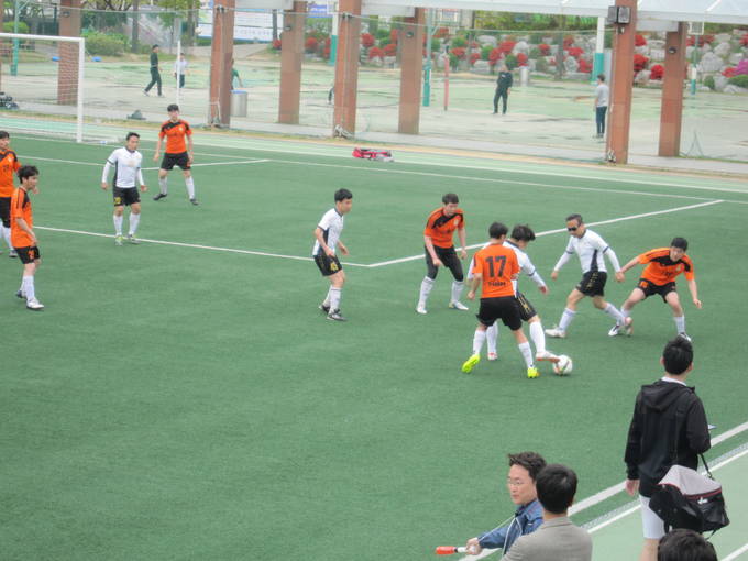 더벨과 MBN의 경기. 