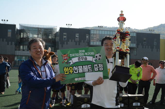 더벨은 대회 출전 6년 만에 최고 성적인 준우승을 거뒀다. 