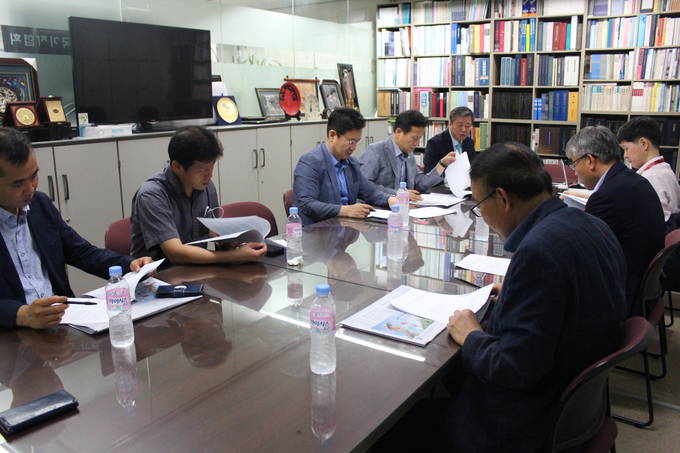 기자협회 남북언론인교류추진단은 7일 서울 중구 한국프레스센터 13층 기자협회 회의실에서 회의를 열고 단장 임명 및 향후 추진단의 활동 방향에 대한 의견을 교환했다. 