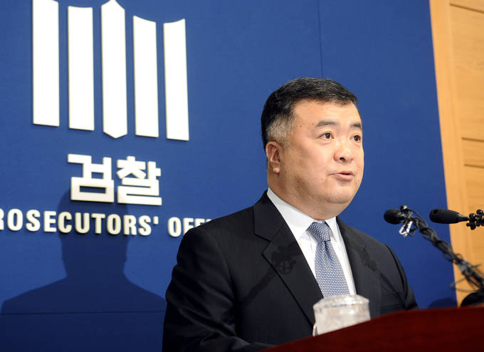 이 전 중수부장은 25일 오전 지속적으로 제기되는 자신의 논두렁 시계 보도 기획설과 관련, 검찰은 개입한 사실이 없다고 재차 반박하기 위해 장문의 이메일을 기자들에게 보냈다.(뉴시스) 