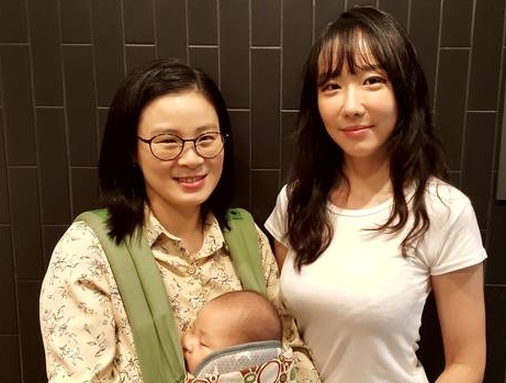 지난 27일 서울 사당역 인근 카페에서 만난 김예원 KBS 시청자위원(왼쪽)과 이서정 시청자위원. 김씨와 이씨는 각각 장애인, 청년을 대표해 목소리를 내겠다고 포부를 밝혔다. 지난 27일 서울 사당역 인근 카페에서 만난 김예원 KBS 시청자위원(왼쪽)과 이서정 시청자위원. 김씨와 이씨는 각각 장애인, 청년을 대표해 목소리를 내겠다고 포부를 밝혔다.