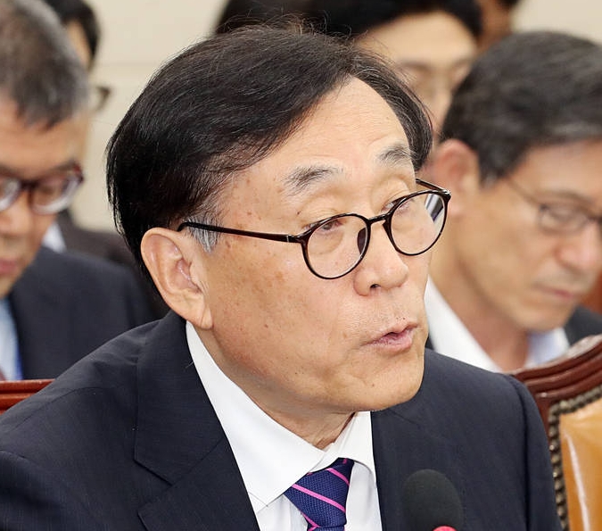 답변하는 김상균 방문진 이사장.(뉴시스) 