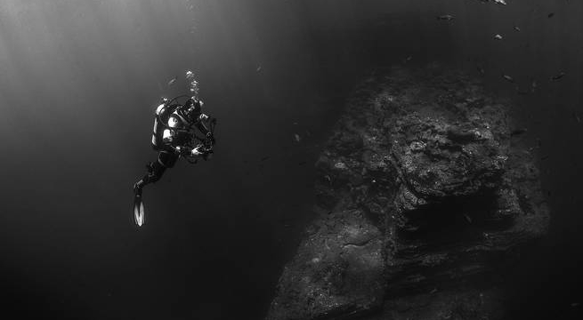 지상파 방송3사의 메인뉴스들이 더 길고 깊어졌다. 백화점식 보도로는 더 이상 경쟁력이 없다는 결론은 이미 오래 전에 내려졌다. 지상파가 찾은 답은 현장성과 심층성을 강화한 뉴스였다. 