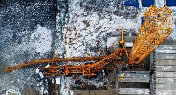 경기도 용인시 물류창고 공사 현장에서 타워크레인이 무너지는 사고가 발생했다. 엿가락처럼 휘어진 크레인이 바닥에 넘어져 있고 기둥만 남아 있다(오종찬 기자, 조선일보, 2017.12.11). 