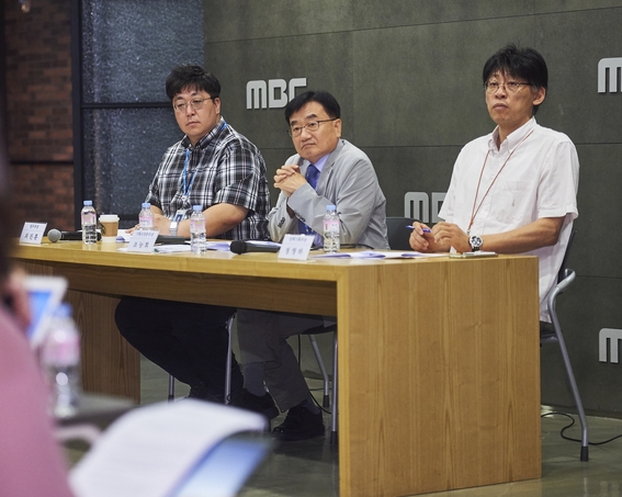 MBC는 지난달 31일 서울 상암동 MBC 사옥에서 기자간담회를 열고 상반기 경영상황과 비상경영 계획 등에 대해 발표했다. 사진 왼쪽부터 최진훈 법무부장, 조능희 기획조정본부장, 정영하 정책기획부장. MBC 제공 