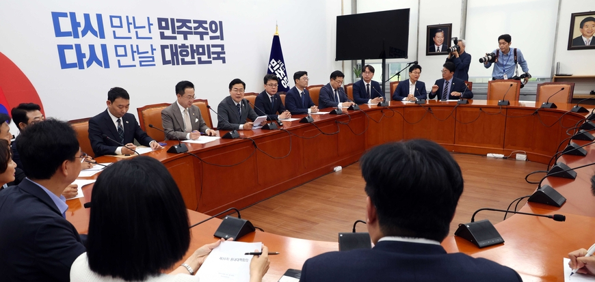 당 안팎 비판 의식했나… 민주당, 방송3법 처리 급제동