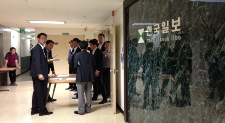 2013년 6월 토요일… 편집국 잠그고 '짝퉁 한국일보' 발행
