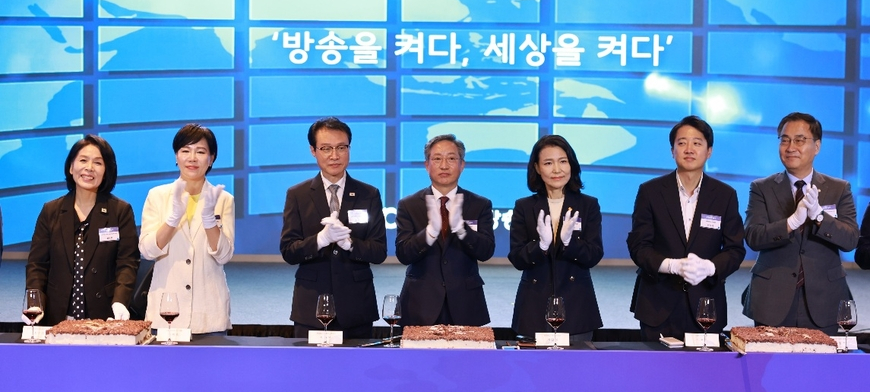 이진숙, 대립 중인 정부여당 인사들과 방송의날 기념식 참석