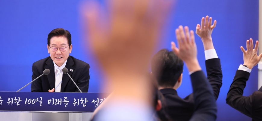 李대통령 "언론중재법 규제 범위는 좁히고 배상 엄격하게"