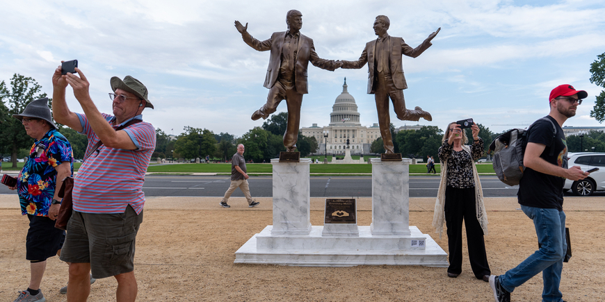 '엡스타인 문건 공개' 이뤄낸 미국을 보며