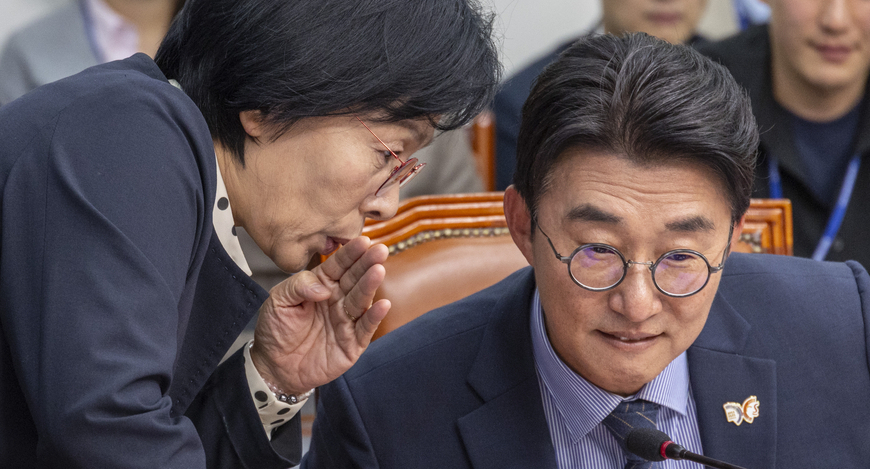 법안소위 문턱 못넘은 망법, 연내 처리의사 안 굽히는 민주당