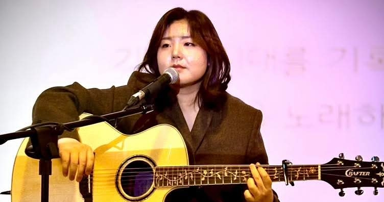 "기사가 시대를 기록한다면, 노래는 그 시대의 마음을 기록"