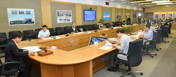 1년6개월만에 복귀한 KBS 이사들, 새 이사장 선출 두고 대립