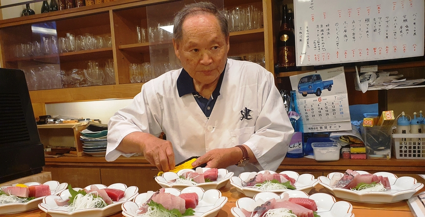 '낭만주의자 영감님'과 쓰루가 도미구이를 먹다