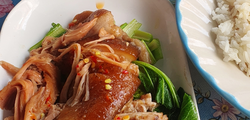 '변해버린' 카오산로드의 맛, '변치않은' 족발덮밥의 맛
