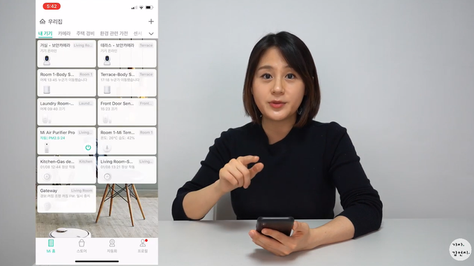 김연지 CBS 기자는 2017년 10월부터 유튜브 채널 <기자 김연지>를 운영하고 있다. IT분야를 담당하는 김 기자는 주로 새로운 기술·제품을 쉽게 설명하는 영상 콘텐츠를 올리고 있다. 김 기자는 “유튜브에서 구독자들과 댓글을 주고받다 보면 잘 아는 사람과 직접 이야기하는 기분이 든다”고 말했다. 김연지 CBS 기자는 2017년 10월부터 유튜브 채널 <기자 김연지>를 운영하고 있다. IT분야를 담당하는 김 기자는 주로 새로운 기술·제품을 쉽게 설명하는 영상 콘텐츠를 올리고 있다. 김 기자는 “유튜브에서 구독자들과 댓글을 주고받다 보면 잘 아는 사람과 직접 이야기하는 기분이 든다”고 말했다.