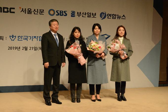 <안태근 성추행 사건 폭로 및 ‘미투’ 운동> 보도로 한국기자상을 수상한 김지아 박소연 이지혜 신진 윤재영 JTBC 기자. 