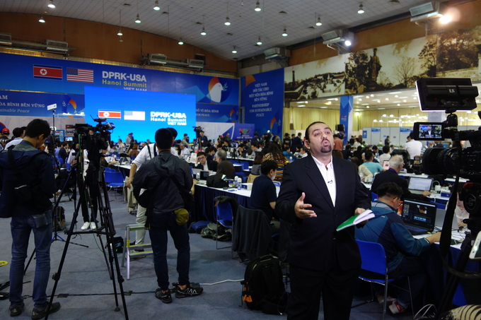 북미정상회담 협상이 결렬되고 오찬과 서명식 등의 일정이 전부 취소되자 하노이 미디어센터에 있던 취재진도 충격에 빠졌다. 각국의 언론들이 충격적인 소식을 전하기 바빴다. (하노이=김고은 기자) 