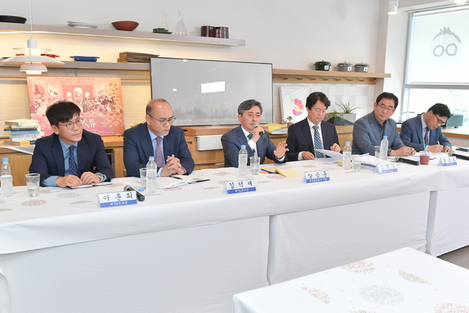 이날 기자간담회에는 양 사장을 비롯해 임병걸 전략기획실장, 황용호 편성본부장, 김의철 보도본부장, 김덕재 제작1본부장, 이훈희 제작2본부장이 참여했다.  