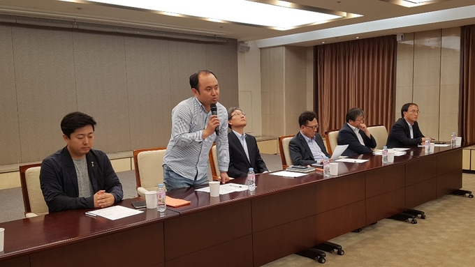 3일 서울 중구 프레스센터 19층 기자회견장에서 서울신문 만민공동회가 열렸다. 언론노조 서울신문지부, 한국기자협회 서울시문지회, 서울신문 우리사주조합 등이 마련한 자리엔 180여명 구성원이 참석, 호반건설이 3대 주주가 된 상황을 공유하고 대응을 함께 고민했다. 사진은 장형우 언론노조 서울신문지부장이 발언하는 모습. (언론노조 서울신문지부 제공) 