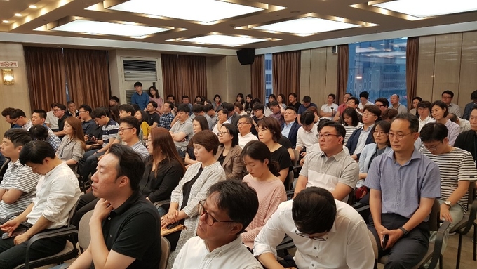 3일 서울 중구 프레스센터 19층 기자회견장에서 서울신문 만민공동회가 열렸다. 언론노조 서울신문지부, 한국기자협회 서울시문지회, 서울신문 우리사주조합 등이 마련한 자리엔 180여명 구성원이 참석, 호반건설이 3대 주주가 된 상황을 공유하고 대응을 함께 고민했다.(언론노조 서울신문지부 제공) 