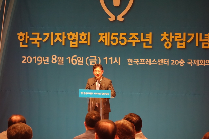 이날 기념식에서 박양우 문화체육관광부 장관이 진심어린 축사를 전했다. 