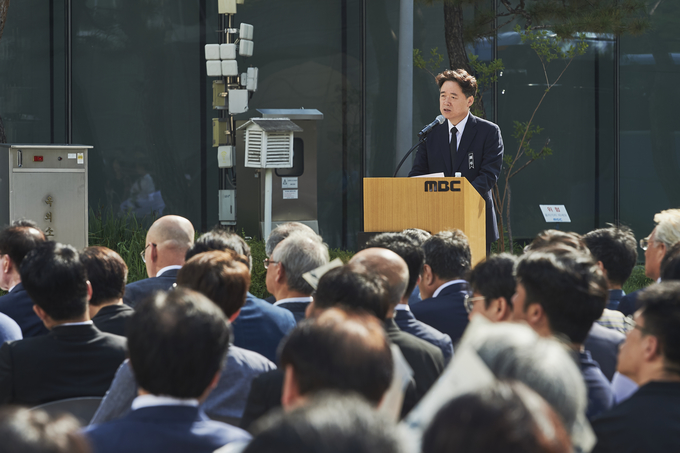 고 이용마 MBC기자의 영결식 '세상은 바꿀 수 있습니다' 시민사회장이 23일 서울 상암 MBC 앞 광장에서 열렸다. 최승호 MBC사장은 두 번째로 조사를 했다. (언론노조 MBC본부) 