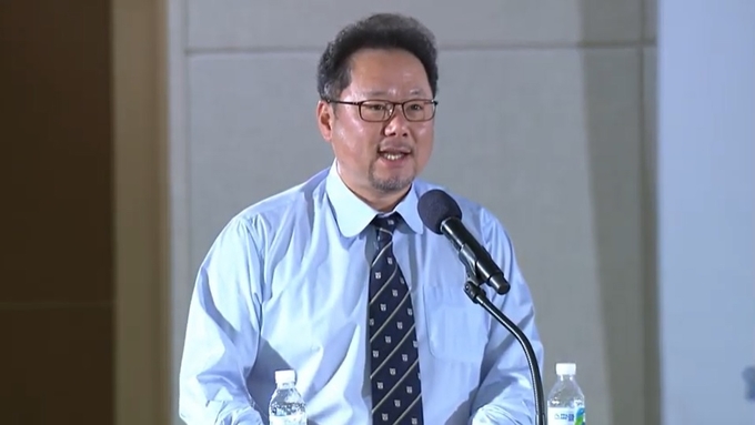 박성제 MBC 사장이 19일 부산에서 열린 방송학회 학술대회에서 기조 강연을 하고 있다. 이날 행사는 방송학회 유튜브 채널로 생중계됐다. 