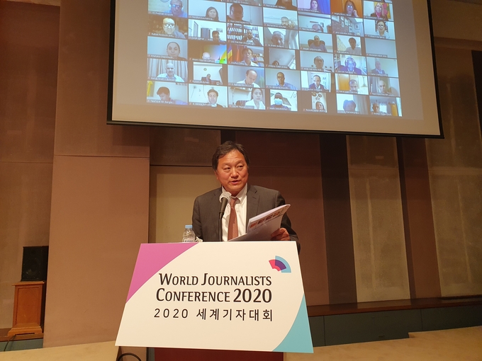 최우석 조선일보 에디터가 14일 1일 차 2020 세계기자대회에서 발제자로 참여했다. 
