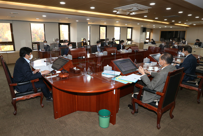 방송통신위원회가 30일 회의를 열고 MBN의 불법 승인 행위에 대한 행정처분을 의결했다. (방통위) 