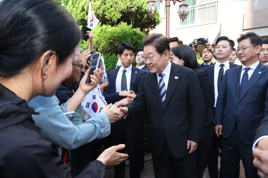이재명 대통령, 취임 첫 날 "국민 통합 대통령" 주문