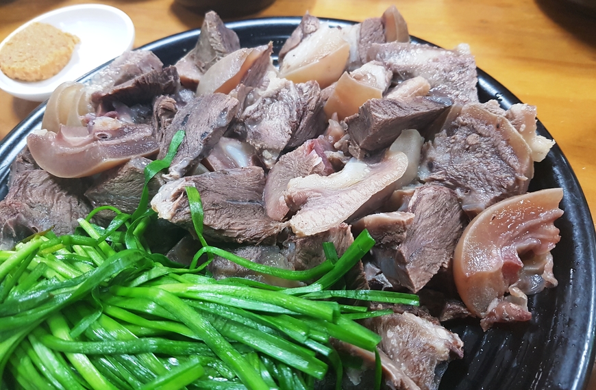 '머리'까지 맛있다… 이 착한 짐승의 죄 없는 생애